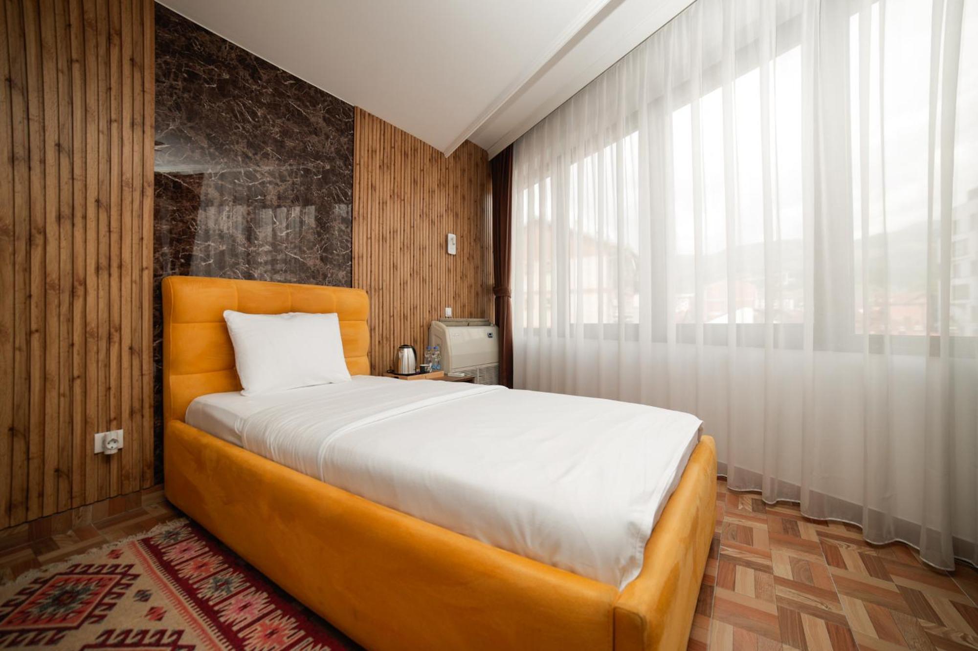 פריזרן Hotel Denis מראה חיצוני תמונה