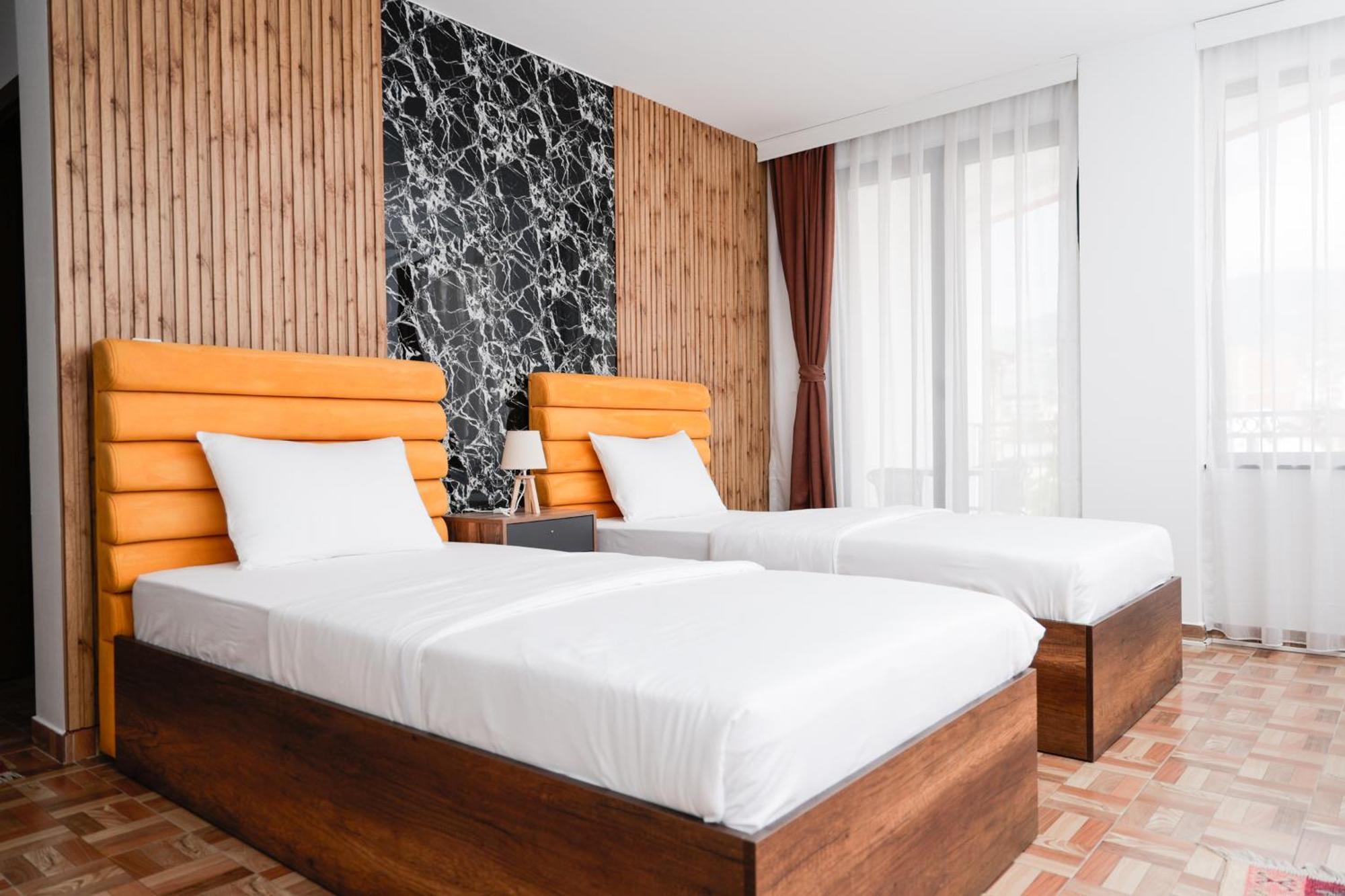 פריזרן Hotel Denis מראה חיצוני תמונה